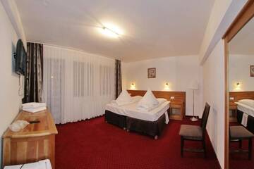 Фото номера Одноместный номер Отель Hotel Pastravaria Popas г. Стацьюня-Климатерикэ-Сымбэта 26